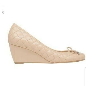BCBGeneration Truce Quilted Wedge Pumps Designer Nude Beige Slip On Ballet 8.5 M